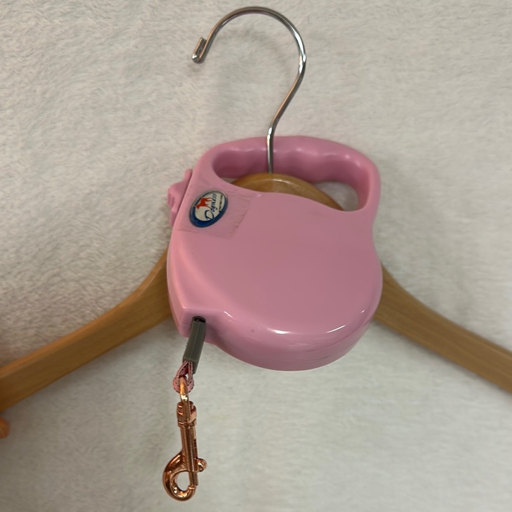 Dogness pink retractable leash 13’ or 158”